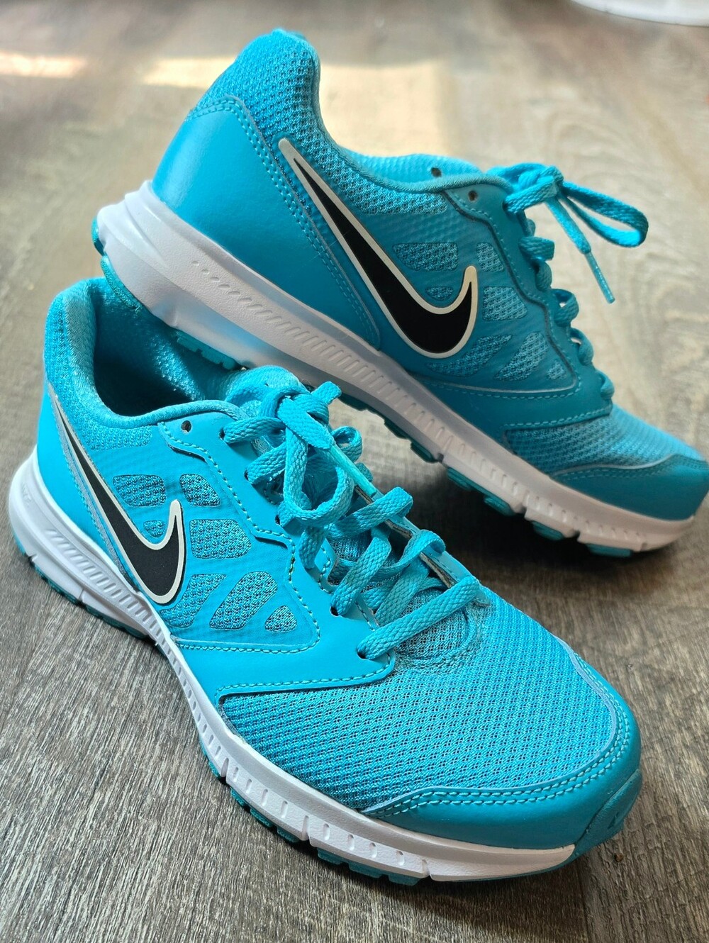 Nike Downshifter 6 Athletic Running Shoes Womens 7 Vibrant Turquoise Black White
